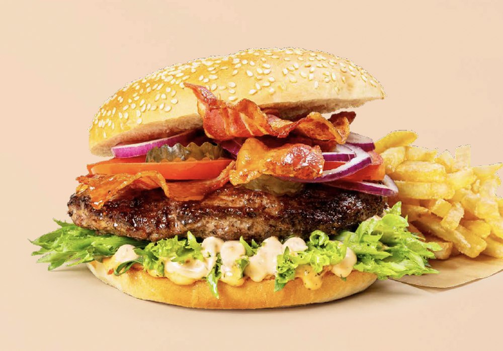 Burger med pommes frites