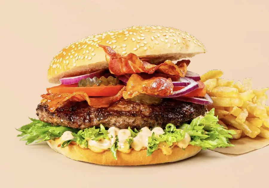 Burger med pommes frites