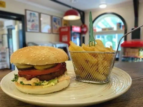 Vegetarburgar med pommes